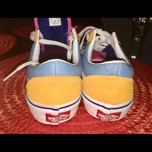 Vans - Picture 3 of 7